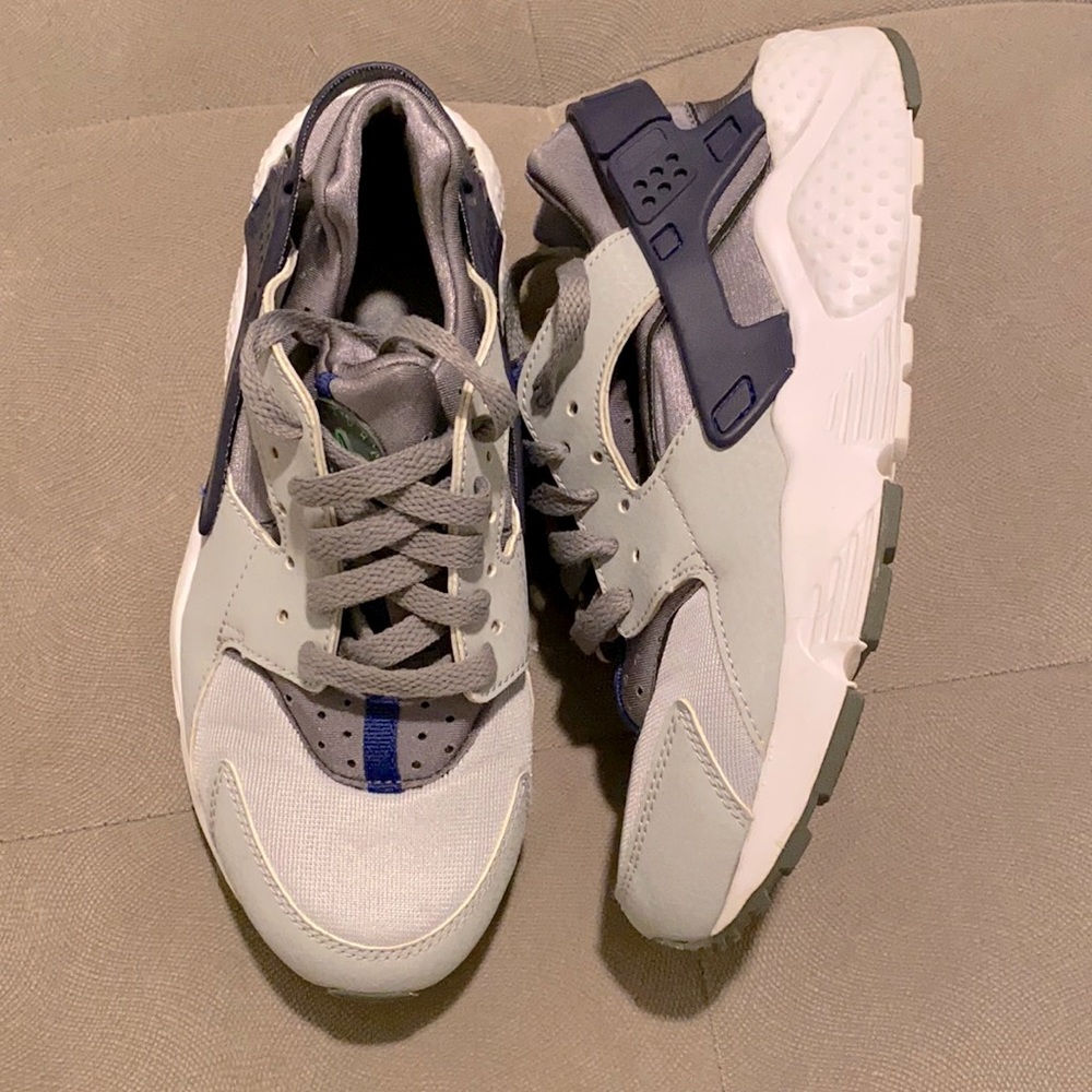 Huarache by Nike - Youth Size 5.5